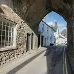 Flat 4 Tower House شقة غْرانج أوفار ساندس