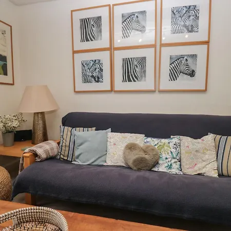 Flat 4 Tower House Apartman *