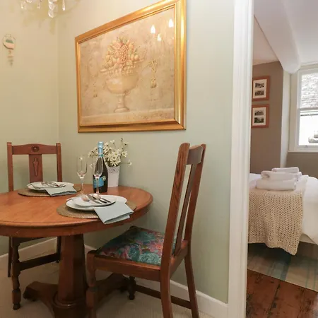 Flat 4 Tower House Apartman