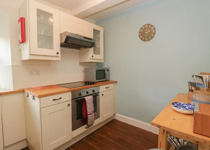 Flat 4 Tower House Apartman *